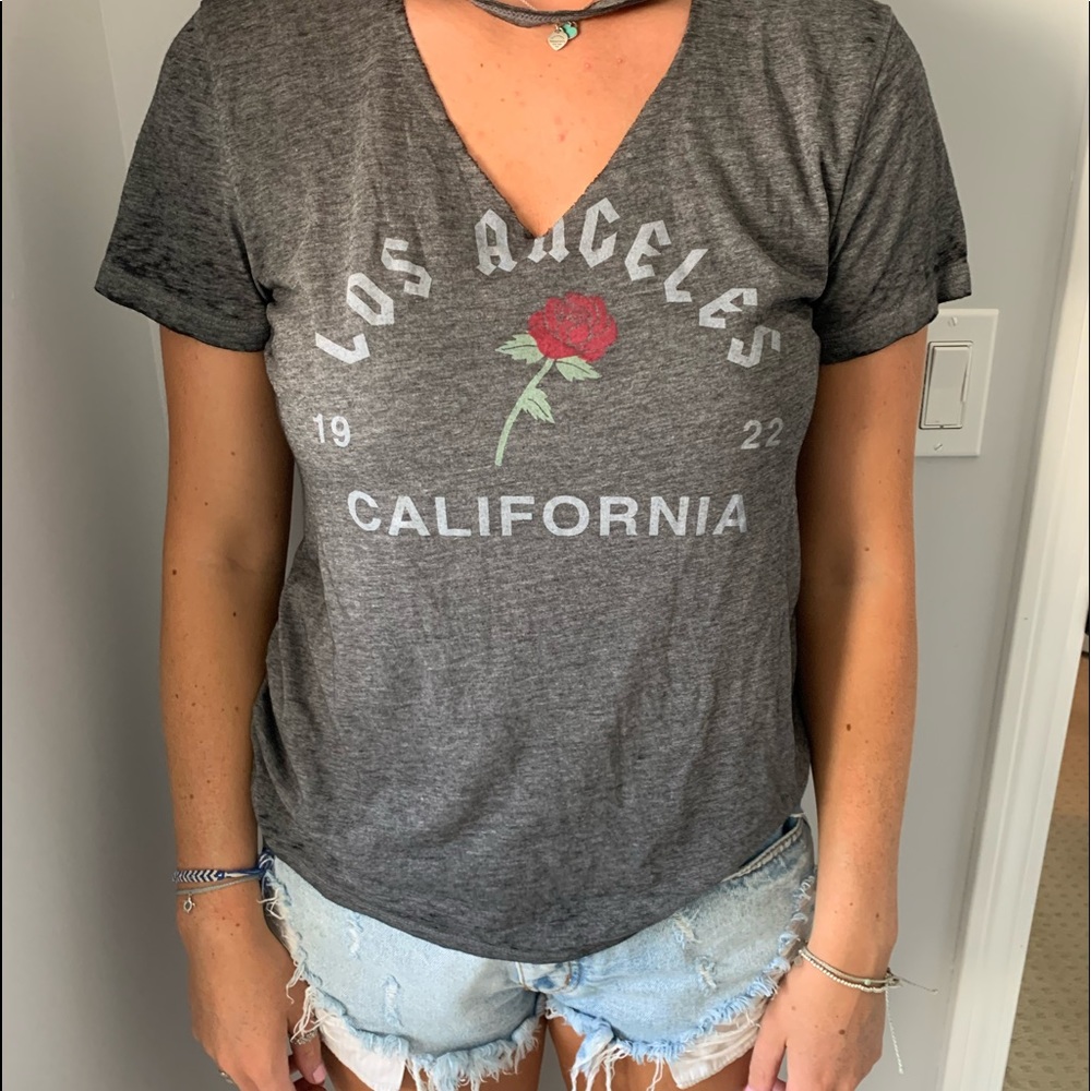 gray t-shirt